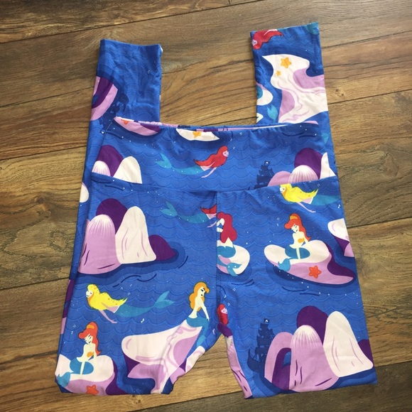 Ambrie Plus Size - Picture 2 of 5